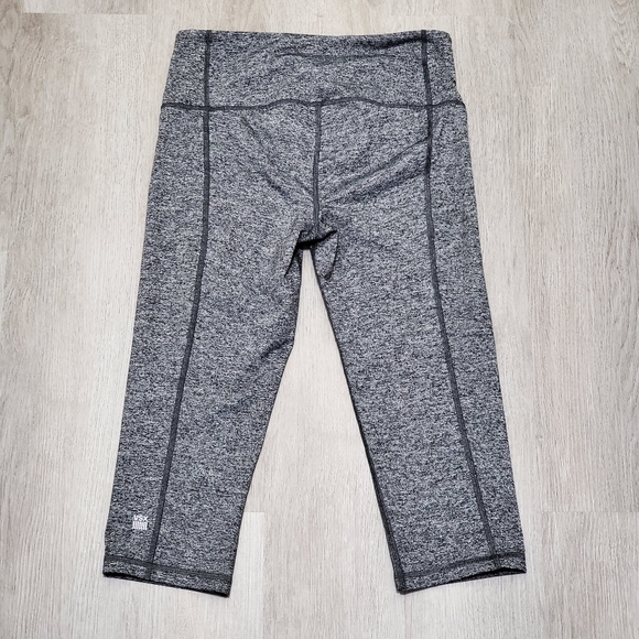 Victoria's Secret VS Knockout Crop Sz xs - Picture 2 of 7